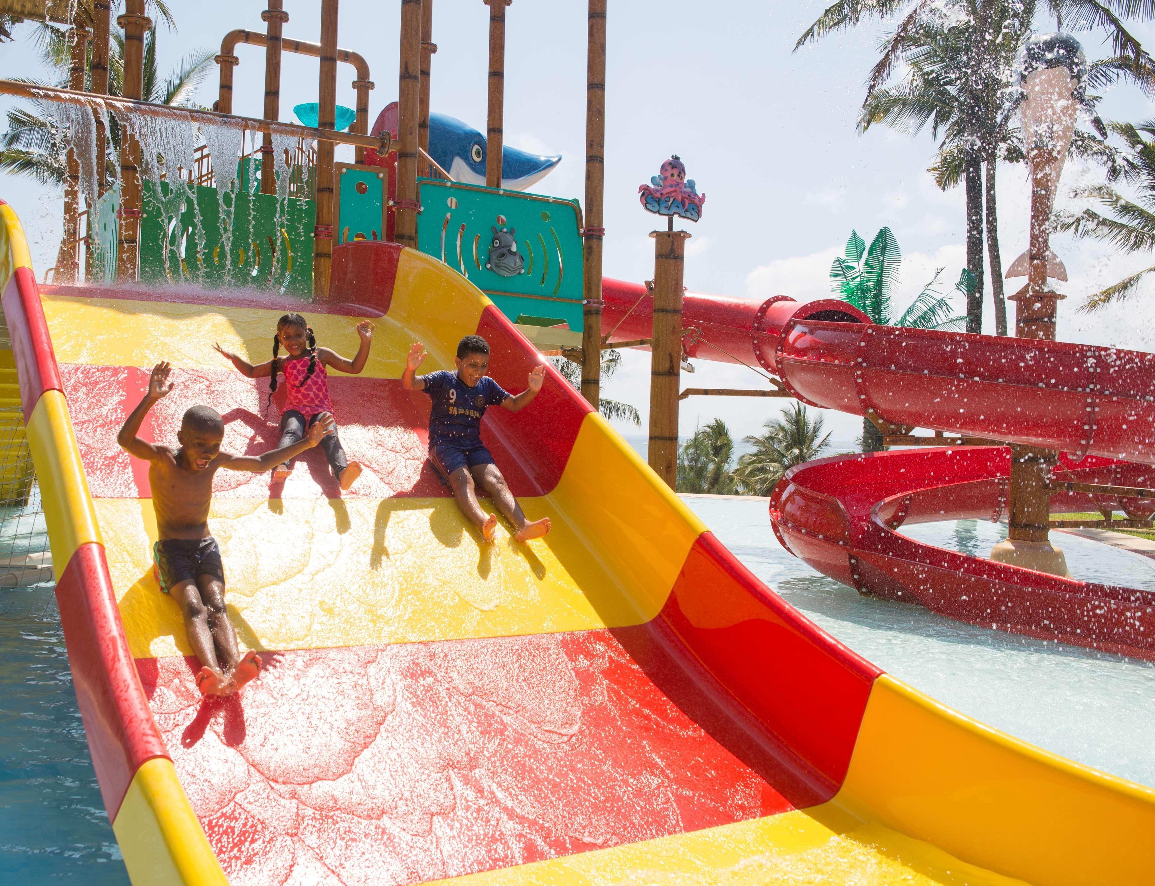 Prideinn Paradise Beach Resort & Spa Mombasa Exterior foto Splash Island
