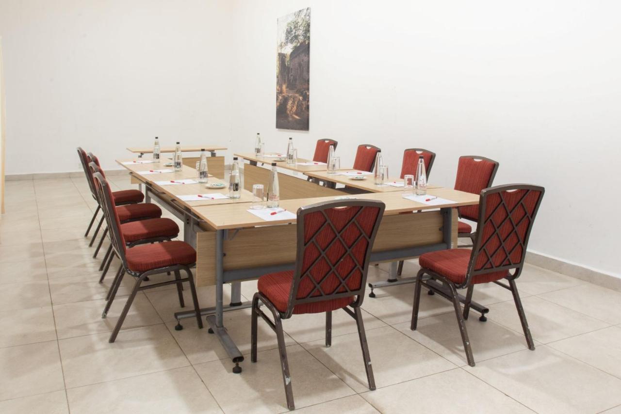 Prideinn Paradise Beach Resort & Spa Mombasa Exterior foto A typical boardroom
